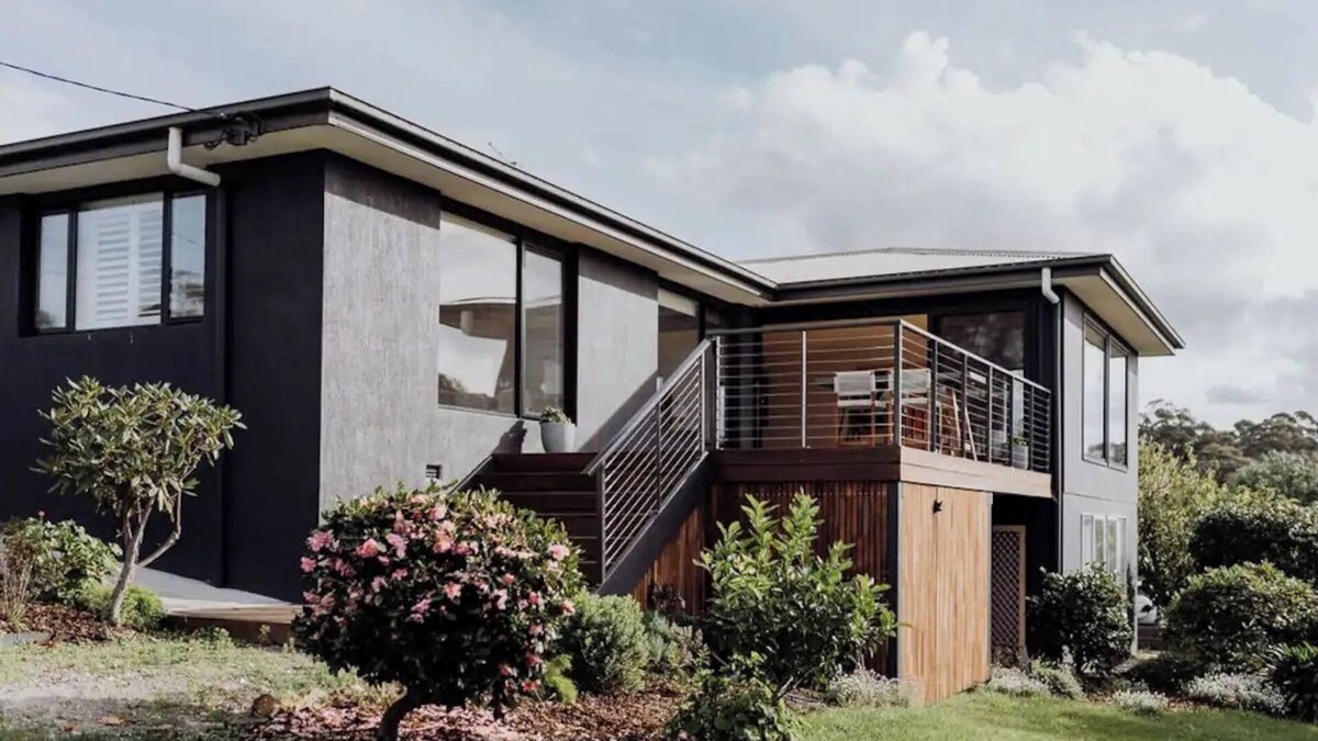 St Helens Apartment | Luxury Coastal Retreat - Stroll to St Helens Township