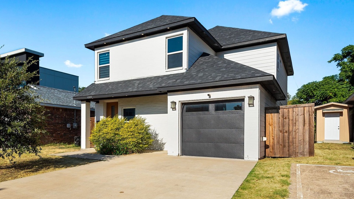 West Dallas House | Luxury Comfort 5 Bedroom Home in Heart of Dallas