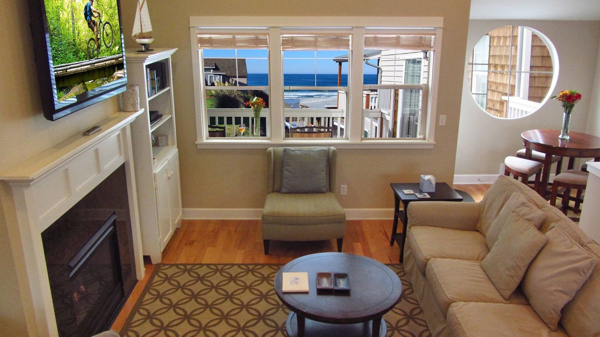 Newport Condo | Luxury Condo at the Arch in the heart of Historic Nye Beach