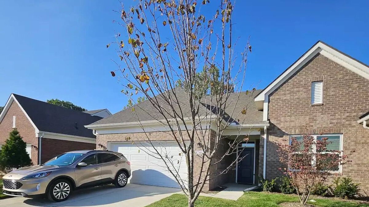 Canton Condo | Luxury Condo in Canton, MI: Enjoy your stay in Comfort, Style, and Convenience.