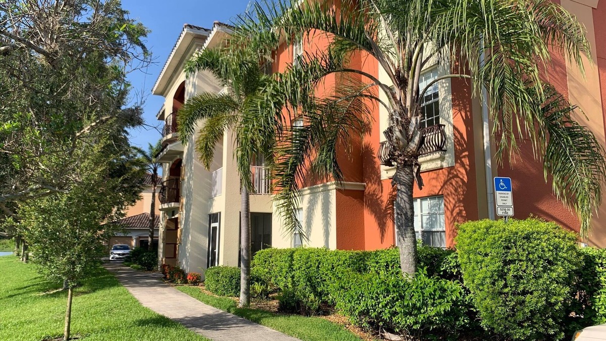 Diplomat Condo | Luxury condo in Cape Coral
