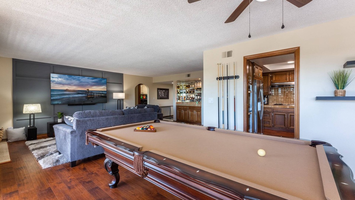 Harbor Condo | Luxury Condo in Prime Location! Close to Shopping and Beaches.