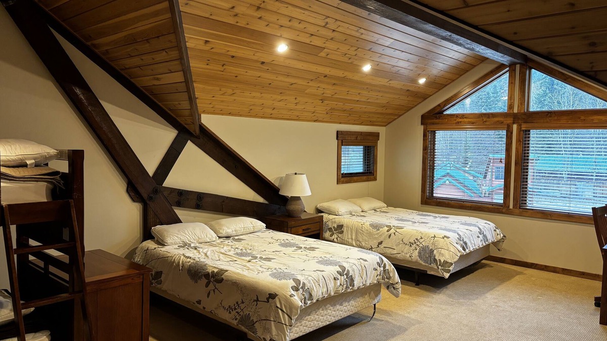 Coolin Condo | Luxury condo perfectly located in Cavanaugh Bay! Fully furnished!