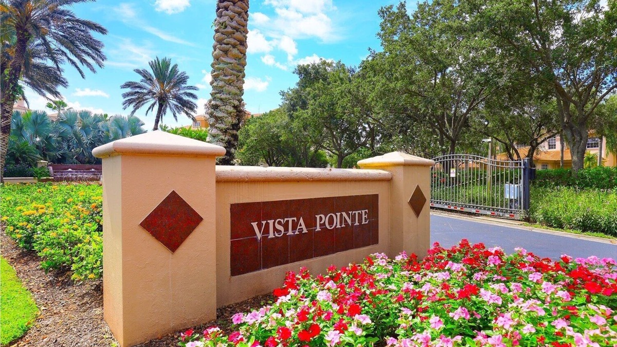 Vineyards Condo | Luxury condo with Beautiful Lake and Golf Course in Vineyards Community