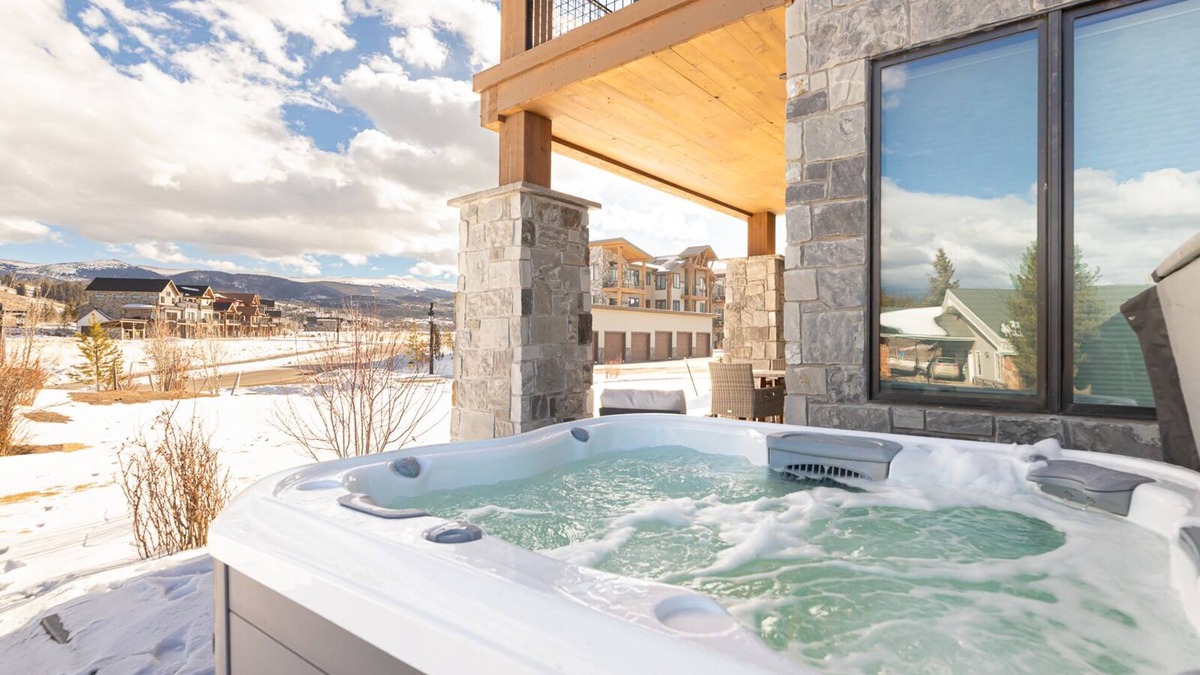 Fraser Condo | Luxury Condo with Private Hot Tub: Alpenglow Chalet