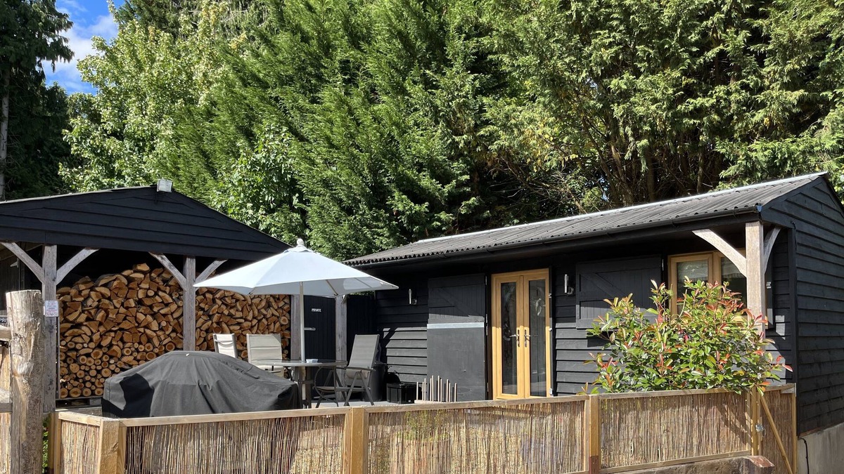 Godalming Cabin | Luxury, cosy accommodation in the heart of the Surrey Hills.