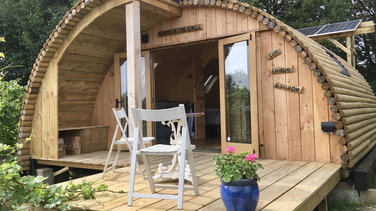 Rumburgh Cabin | Luxury Cosy Vineyard Eco Cabin: 'The Grape Escape' near Halesworth & Southwold