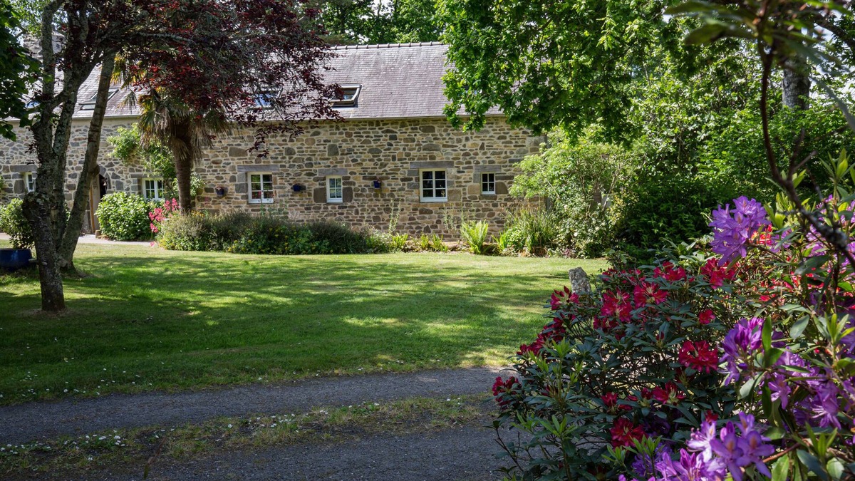 Hopital-Camfrout House | Luxury cottage (4 stars) , indoor pool by the sea