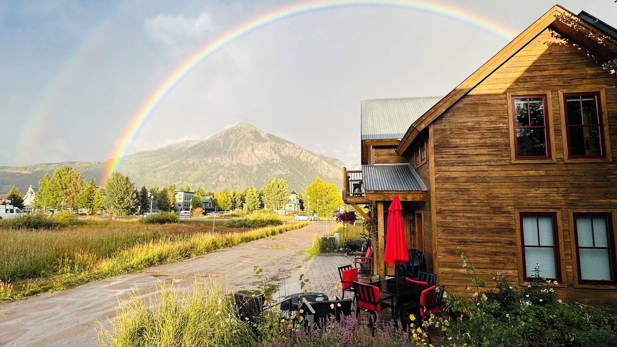 Crested Butte House | LUXURY COTTAGE IN CB TOWN - AMAZING VIEWS, BUS 1 blk, ELK 2.5 blks, Dog Allowed