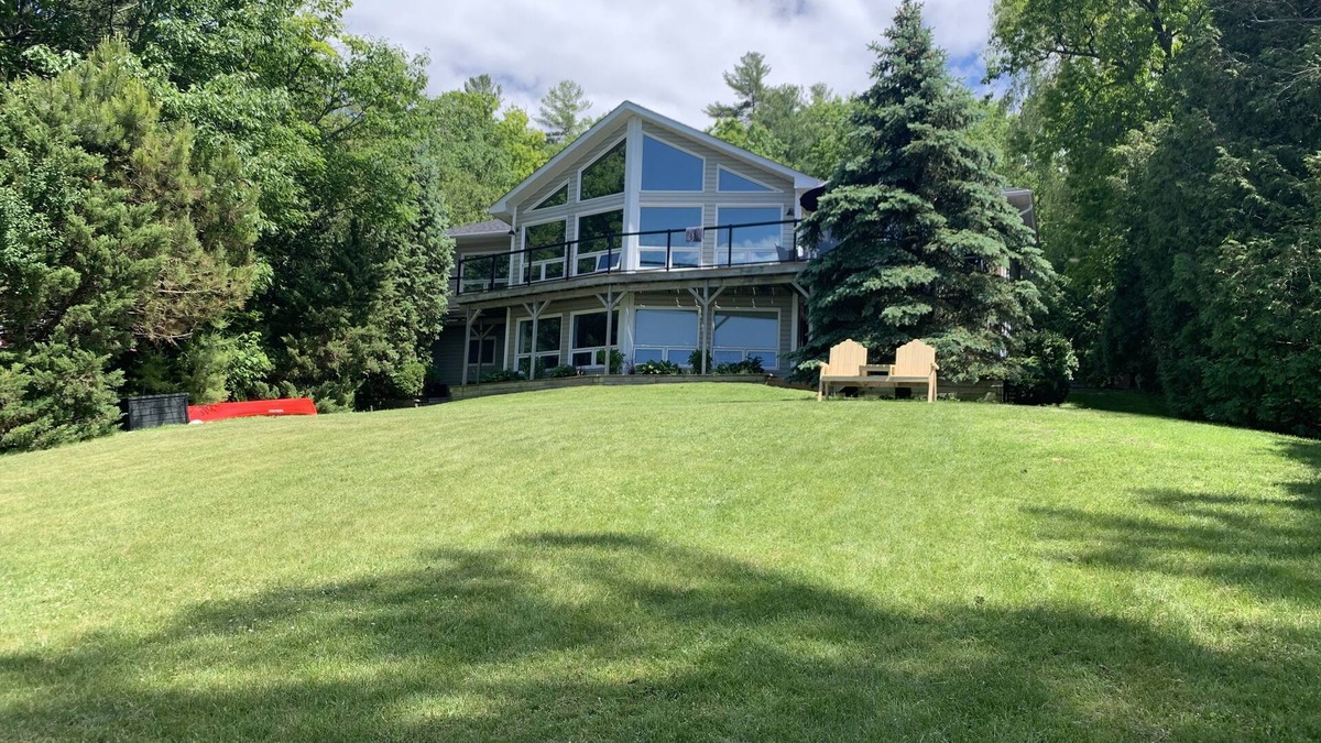 Bewdley House | Luxury Cottage on Rice Lake with Picturesque Views and year round activities.