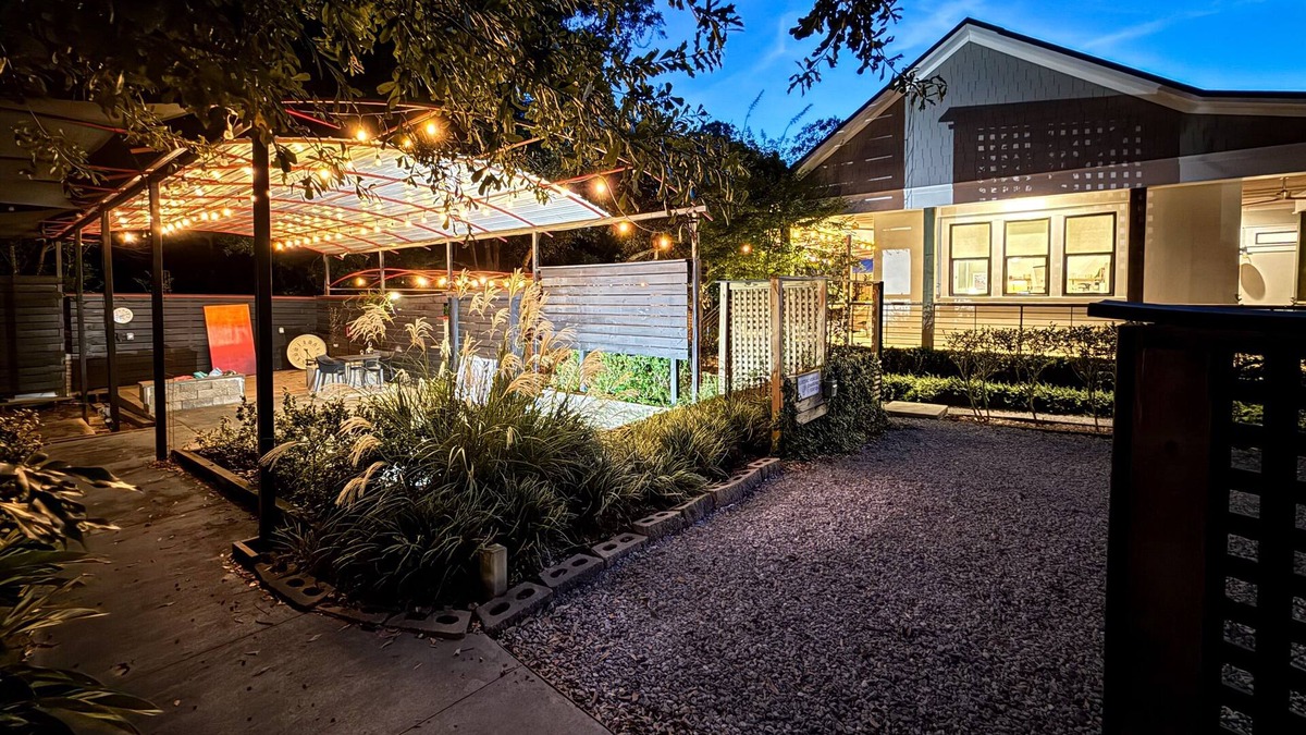 Fairhope House | Luxury Cottage|Pickleball, Dining & Downtown Walks