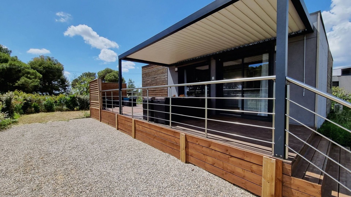 Olonzac House | Luxury cottage with shared pool next to lake