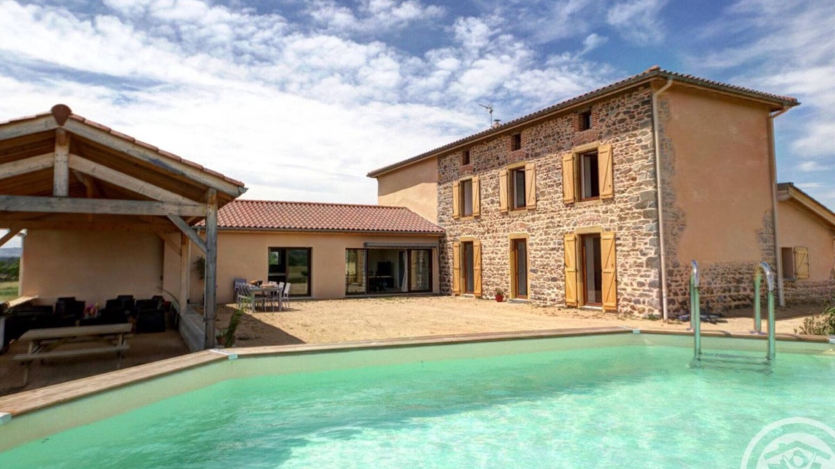 Pinay Cottage | Luxury cottage with spa, pool and sauna, pet-friendly in Pinay
