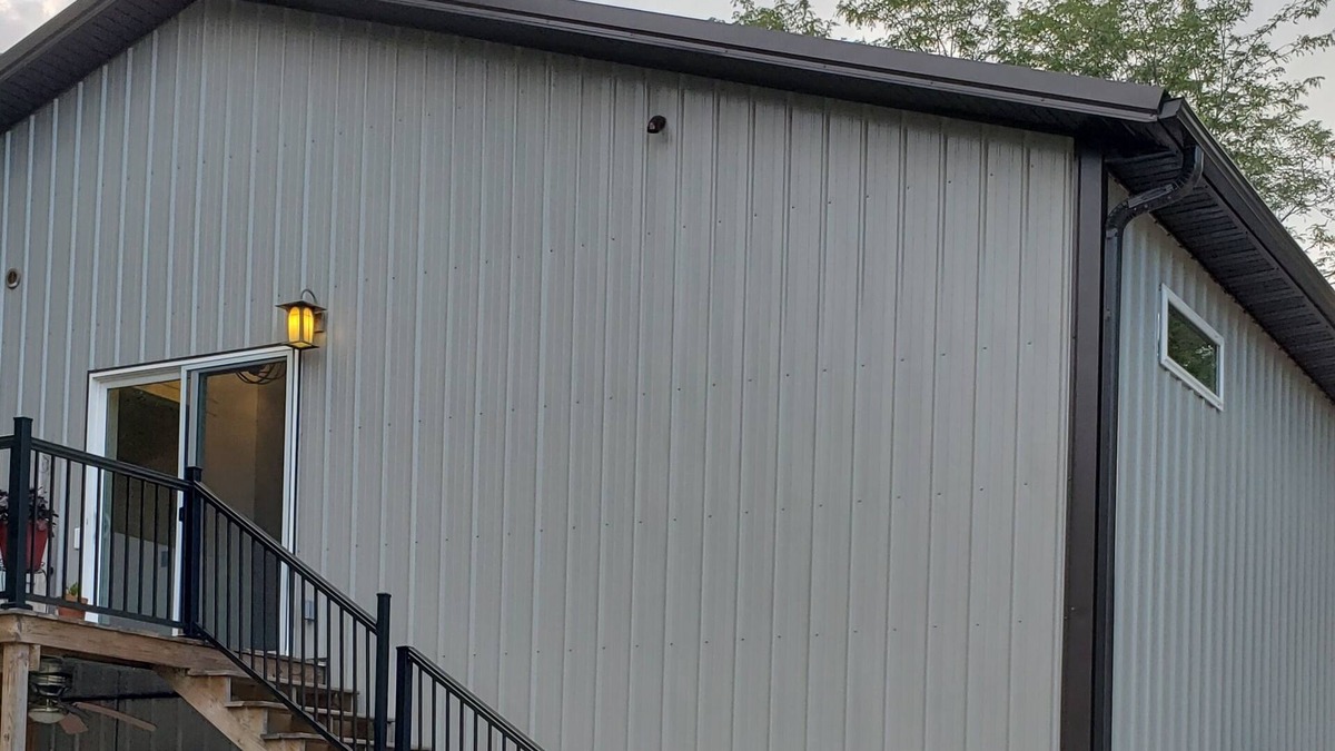 Norwalk House | Luxury Country Chic Loft Apt on the Great Western Bike Trail Handicapped Access.