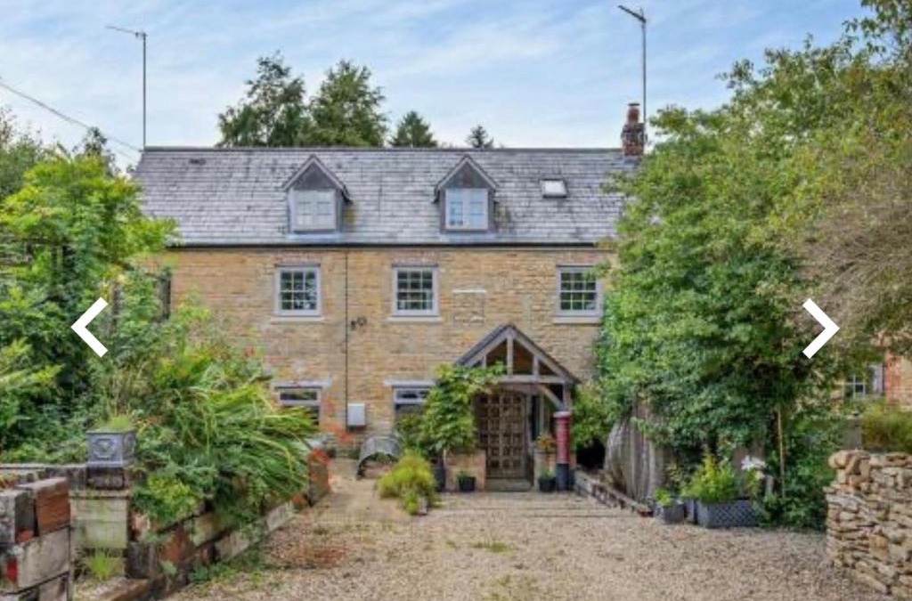 Chipping Norton House | Luxury Country Cottage With A View