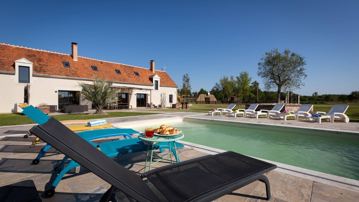 Billy Cottage | Luxury country house, swimming pool, city park