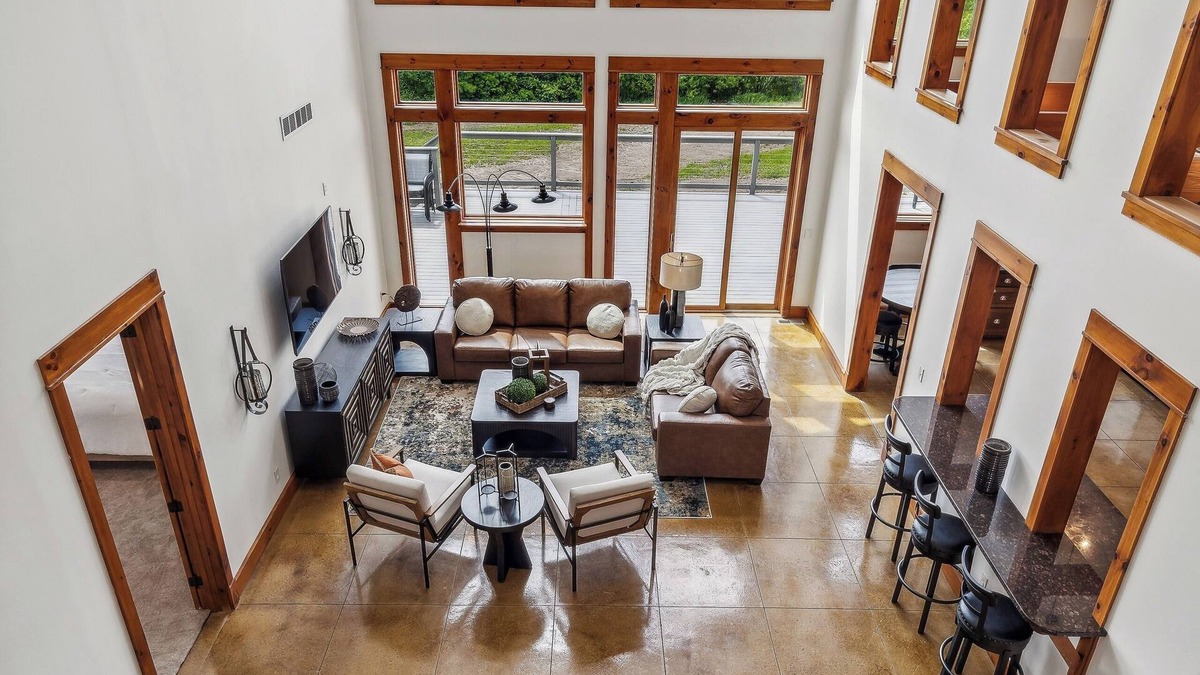 Waseca County House | Luxury Countryside Home! Sleeps 22+/Pickleball