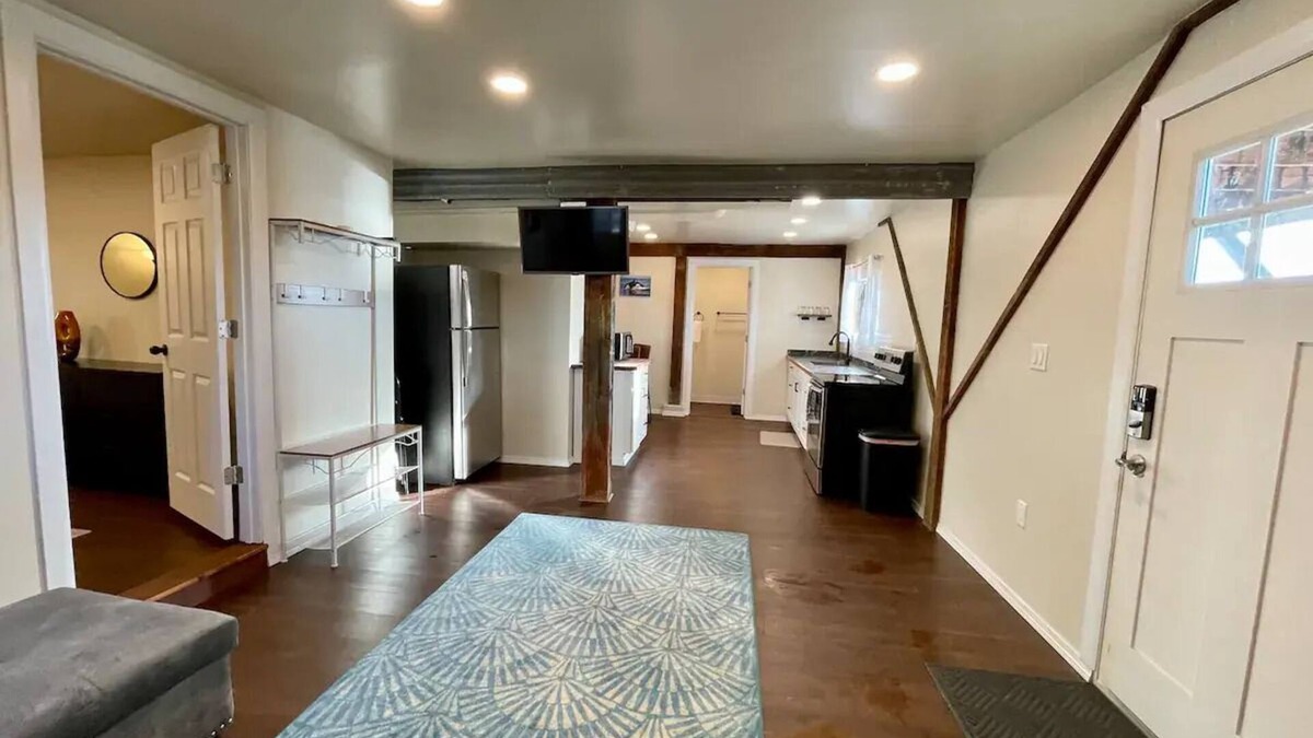 Ketchikan Apartment | Luxury Craftsman Downtown Lodgingnn