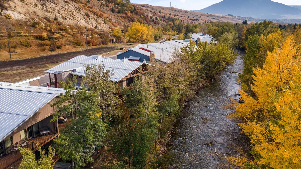 Red Lodge House | Luxury creek side cabin with 4 master bedrooms & 1000 feet of creek side decks
