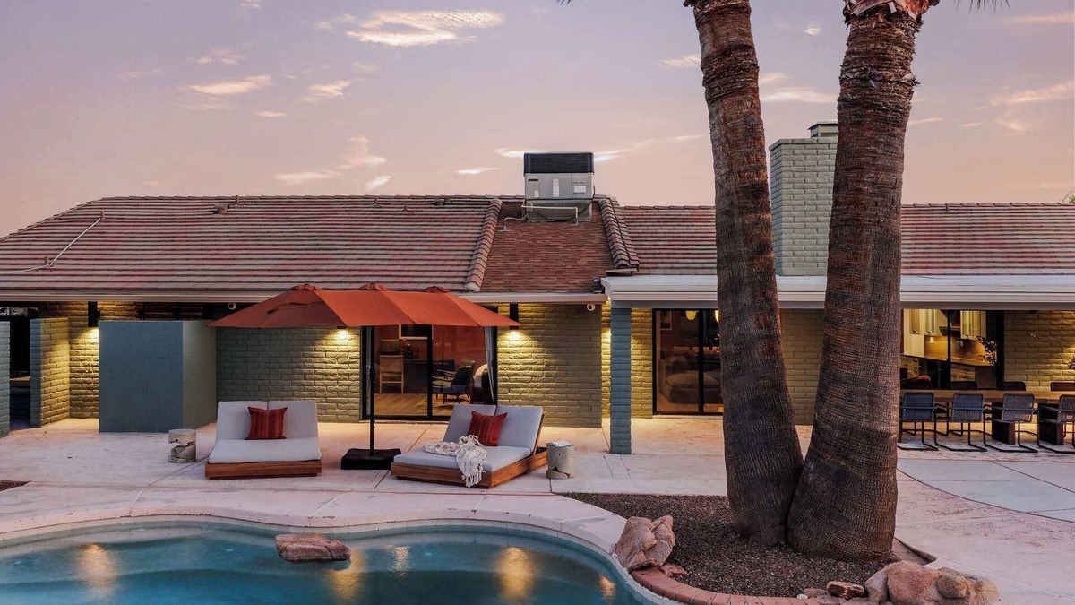 Paradise Valley Village House | Luxury Desert Homes | Expansive Backyards