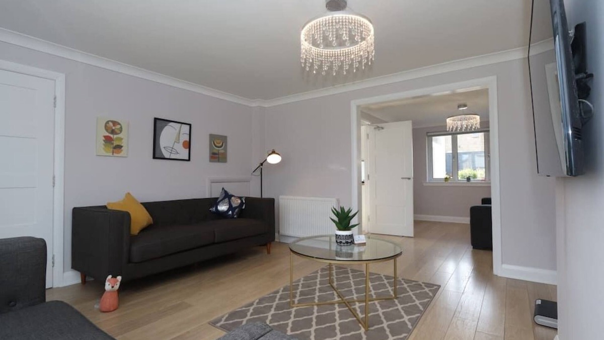 Pitcorthie House | Luxury detached three bedroom house with private drive and garden