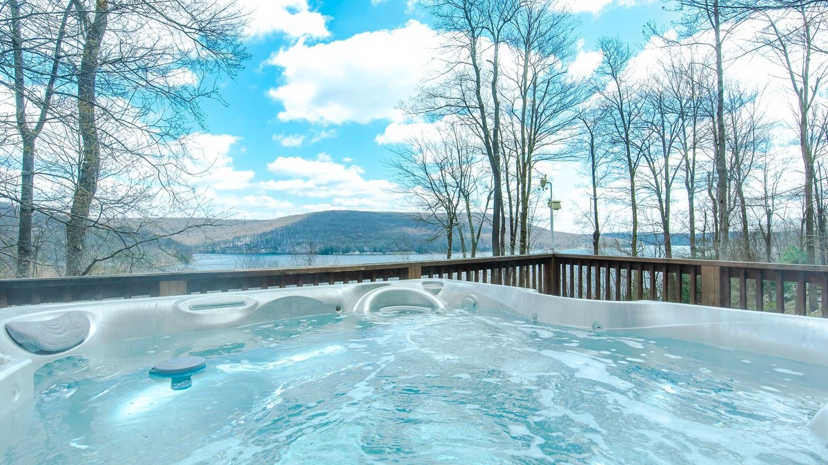 Mountainside House | Luxury Dog Friendly Escape w/Hot Tub & Views