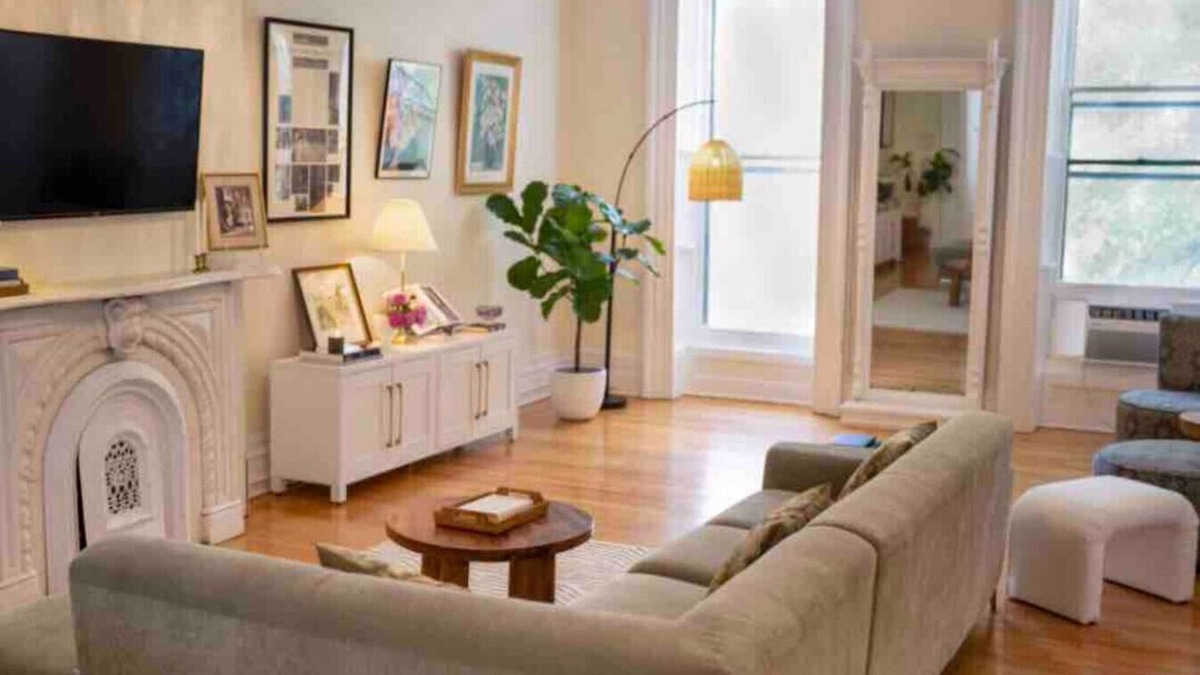 Troy Apartment | Luxury downtown apt.walk to Troy by Franklin plaza