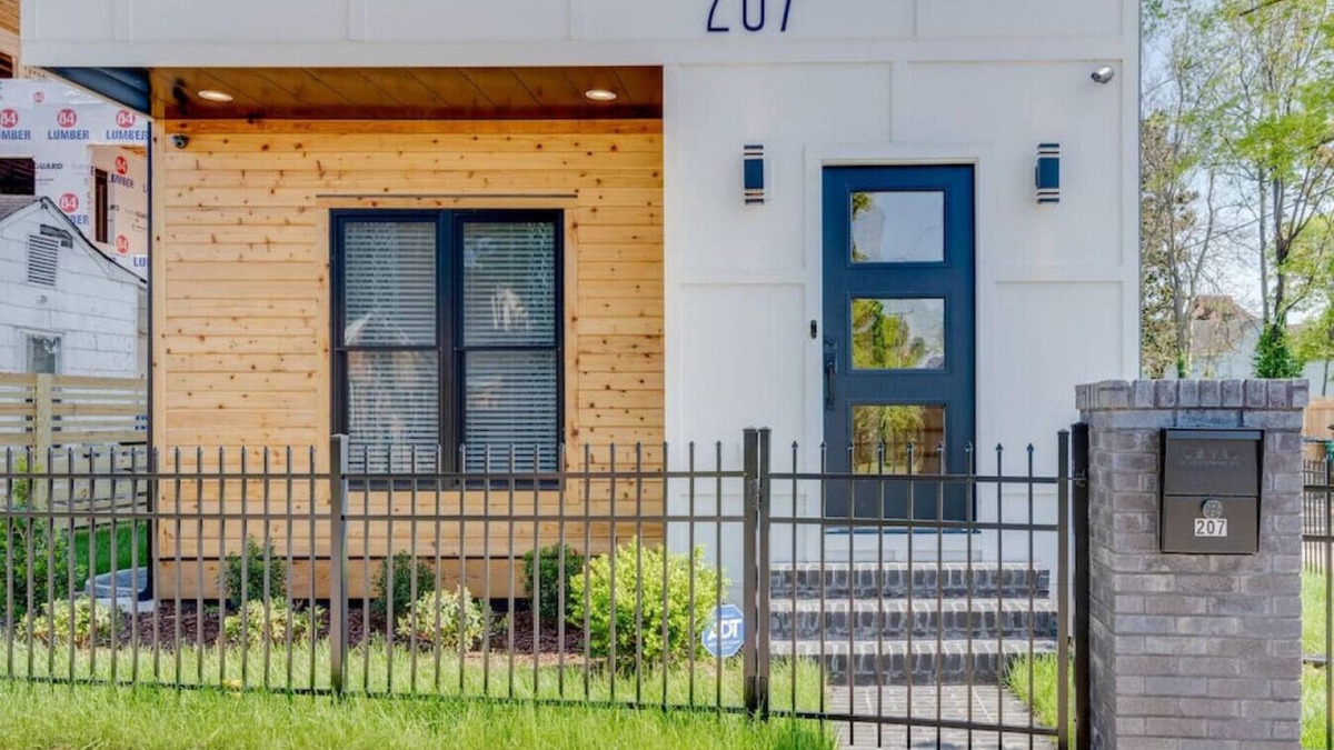 Chestnut Hill Apartment | Luxury Downtown Nashville Rooftop Deck 11 Beds