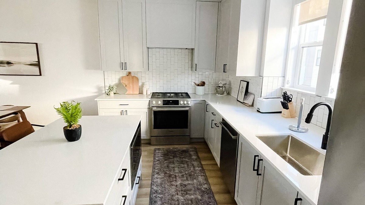 Central Business District House | Luxury Downtown Spacious 3 bedroom New Modern Townhome