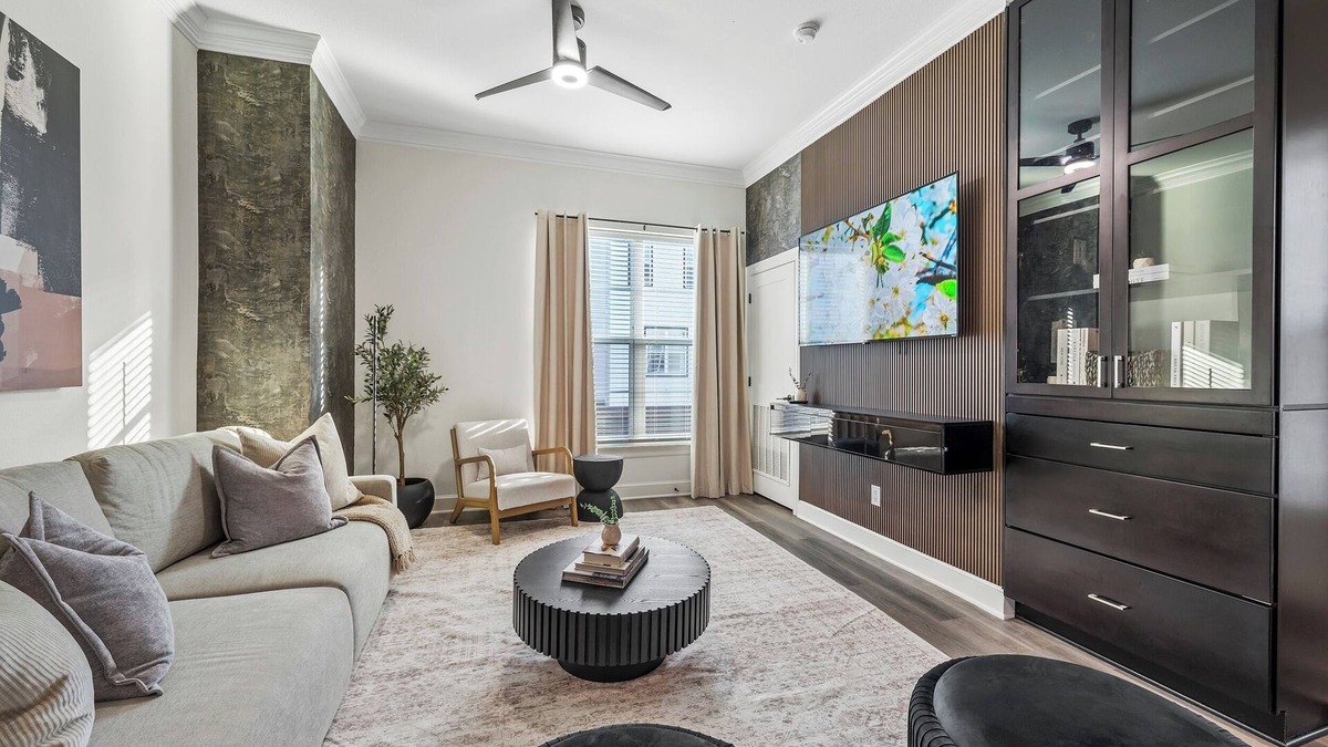 Tyler House | Luxury Downtown Townhouse w/Game Room and Gated Lot
