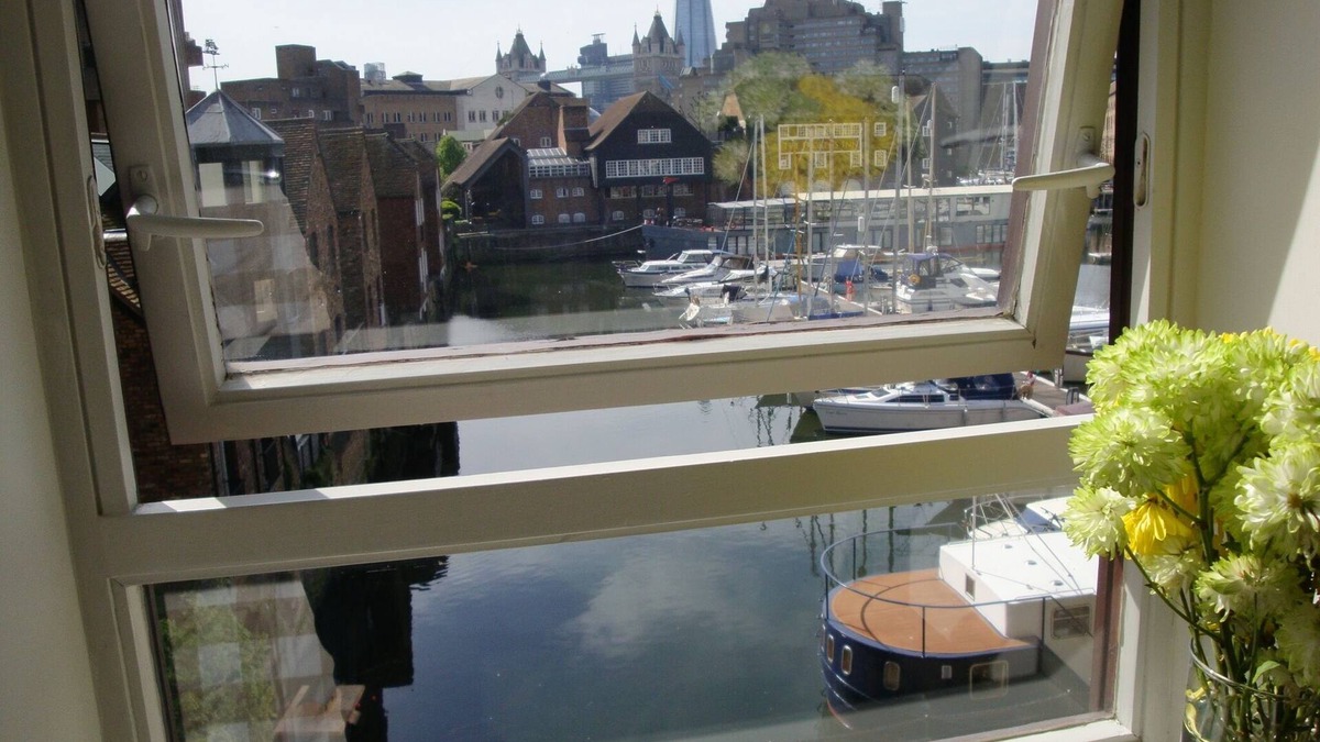 Tower Hill Apartment | Luxury | Dream Location | By Tower Bridge | Dock View