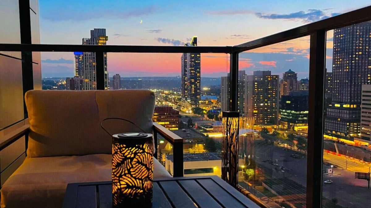 Connaught Apartment | Luxury DT Gorgeous Sunset Suite with Free Parking