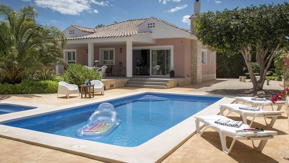 San Vicente del Raspeig Villa | Luxury villa with pool & whirlpool
