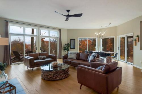 Traverse City House | Luxury Estate Overlooking Water