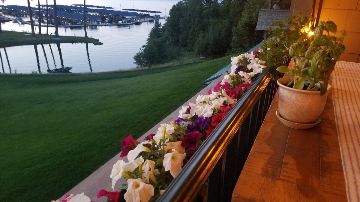 Coeur d'Alene Condo | Luxury Executive Condo with Lake View