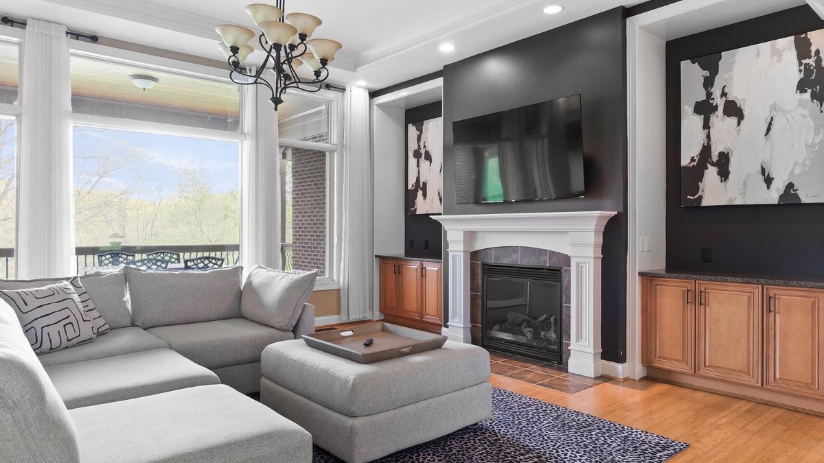 Landen House | Luxury Extended-Stay 5-King Ranch near Mason/Loveland