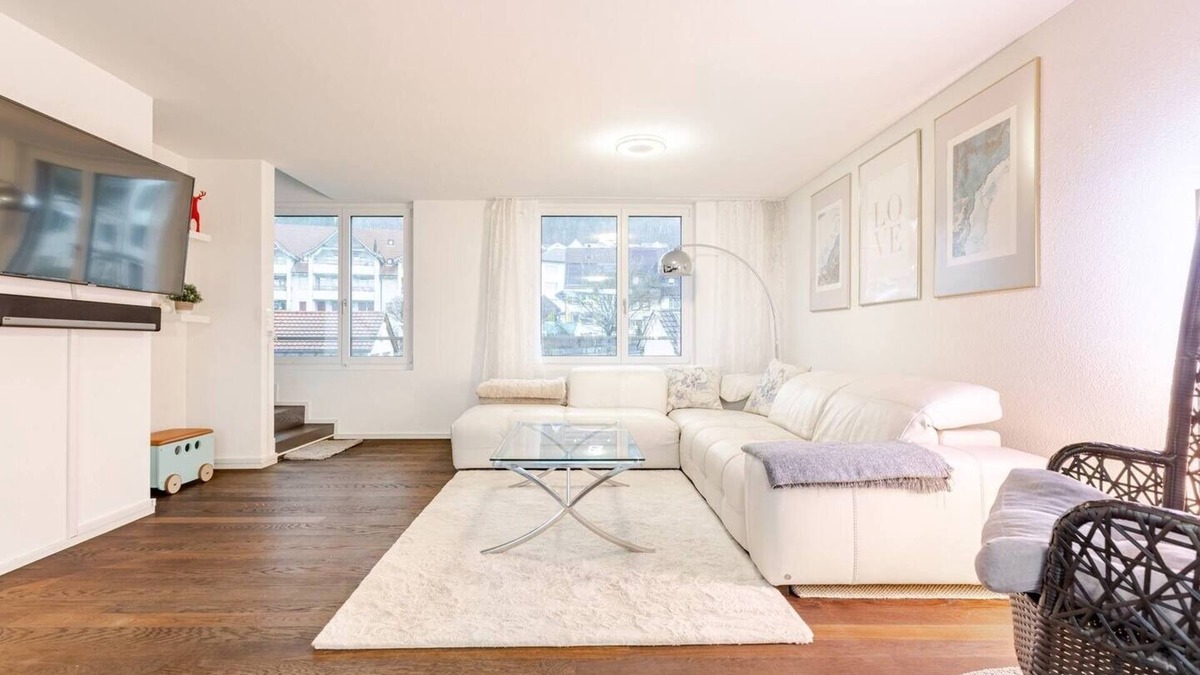 Affoltern am Albis Apartment | Luxury Family Home near Zurich and Zug - Sunset Balcony - Free Secure Parking