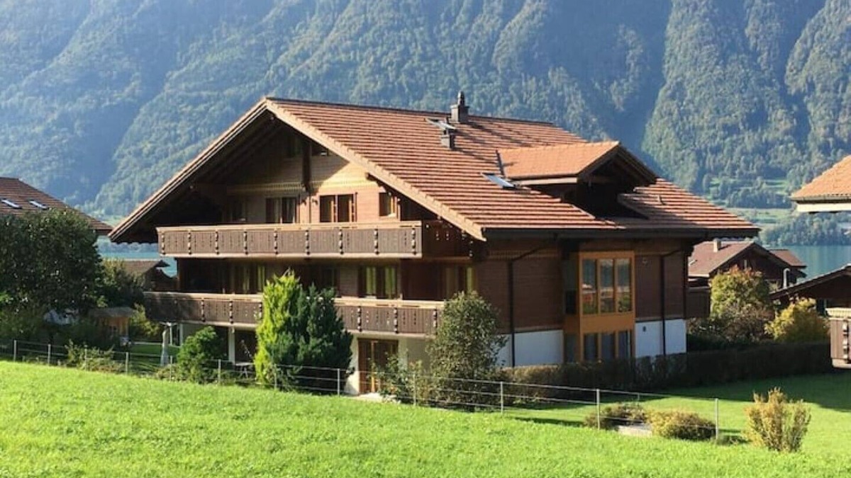 Iseltwald Ski Chalet | Luxury Family Chalet with Lake & Mountain Views