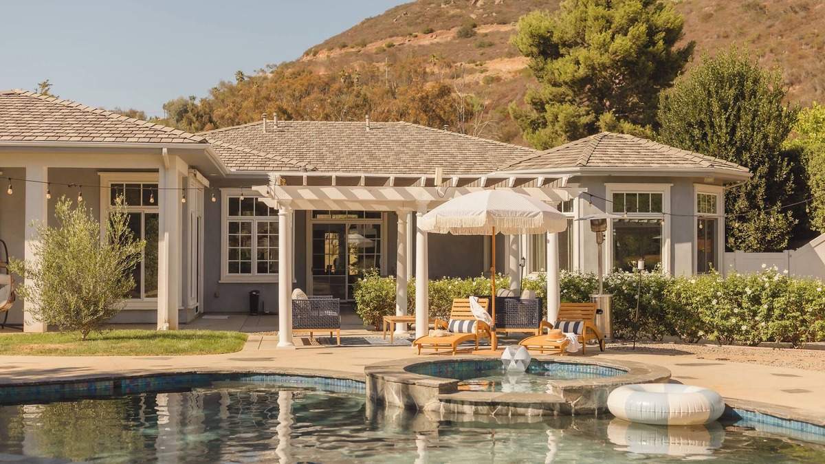 Vista House | Luxury family-friendly villa w/resort backyard