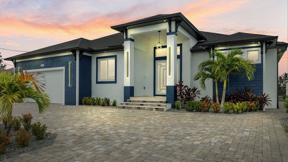 Burnt Store House | Luxury Family Stay, Heated Pool, Beaches, Parks