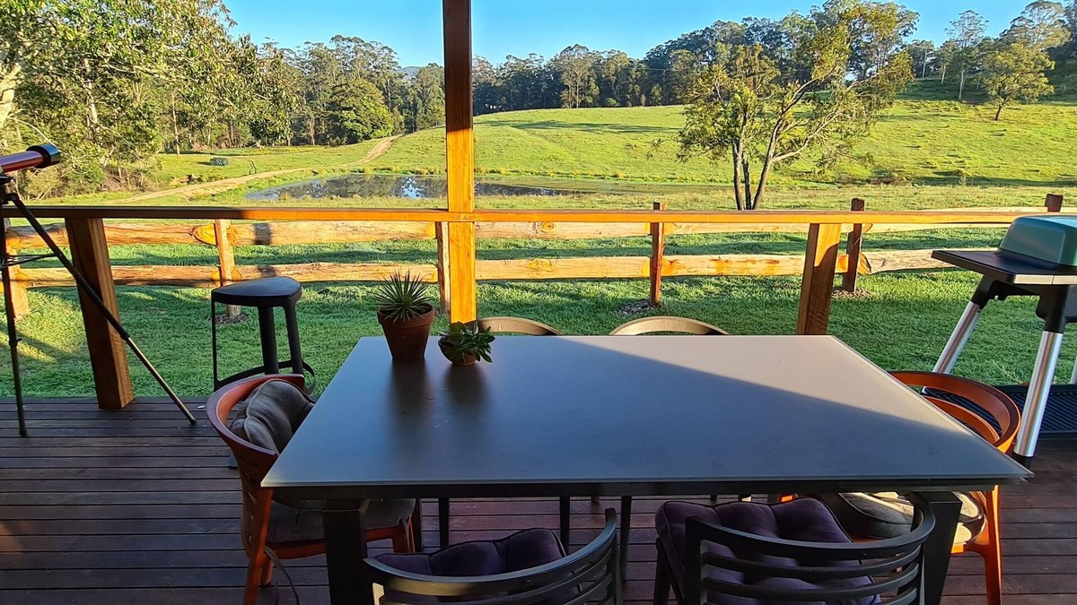 Collombatti House | Luxury Farmstay with Spectacular district views & Pet friendly
