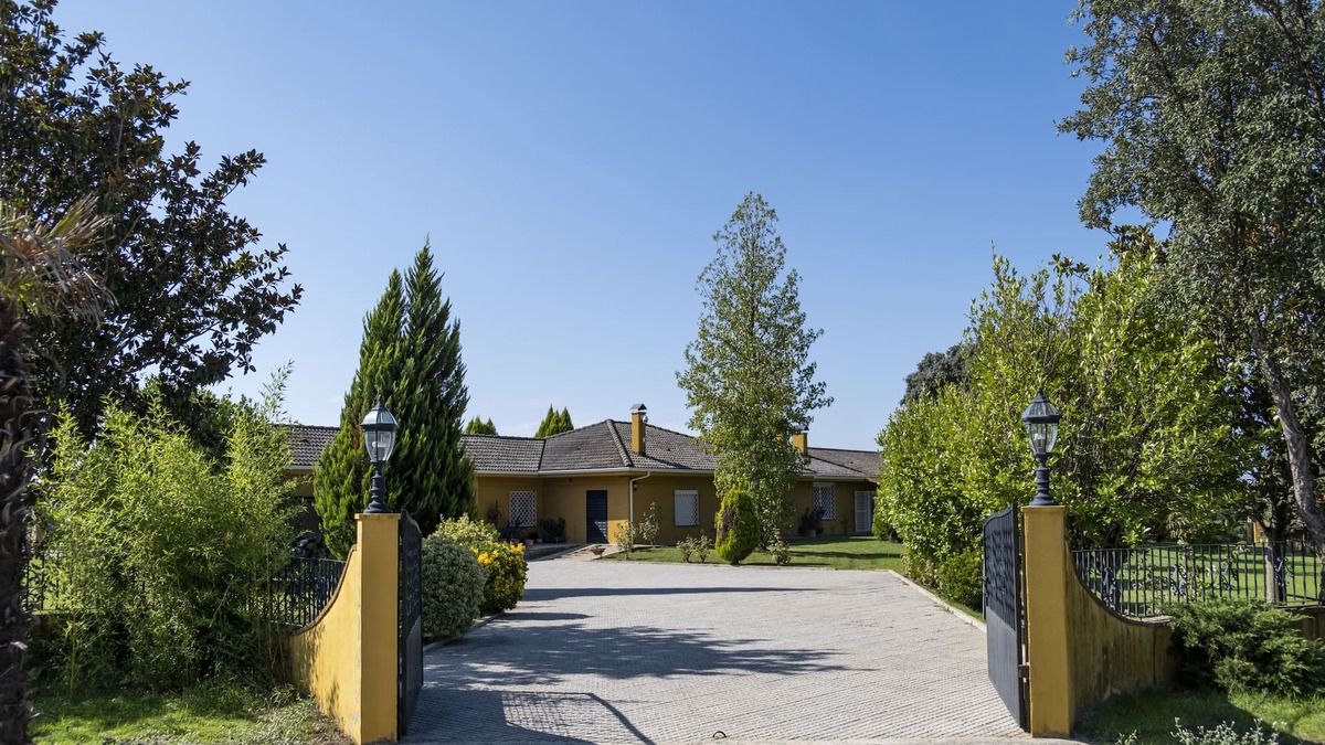 Velada House | Luxury Finca in Gredos, Horse Riding, Tennis, Soccer, Fishing,