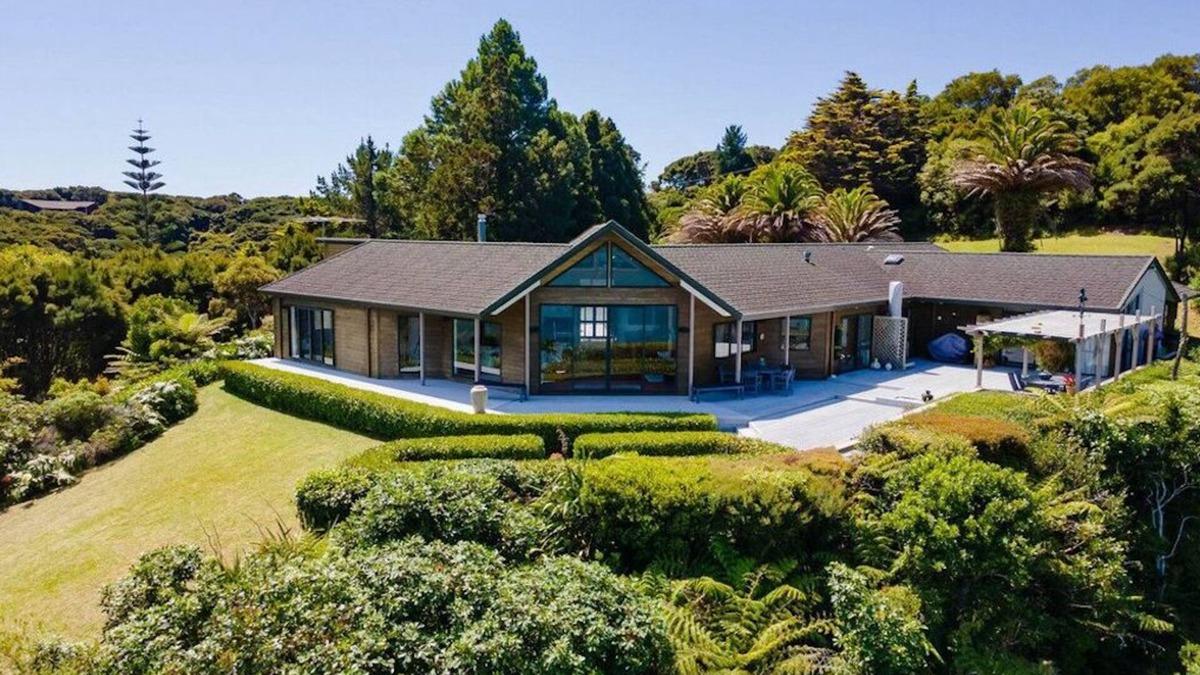 Kerikeri House | Luxury Five Bedroom Private Beach Estate with Starlink