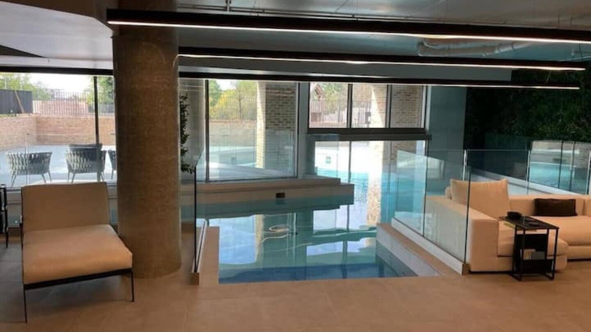 Dudden Hill Apartment | Luxury Flat/Swimming Pool/Gym