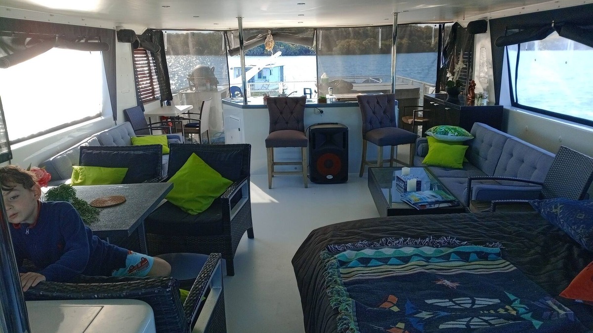 Brisbane Waterfront Boat Rental | luxury floating penthouse Russell island