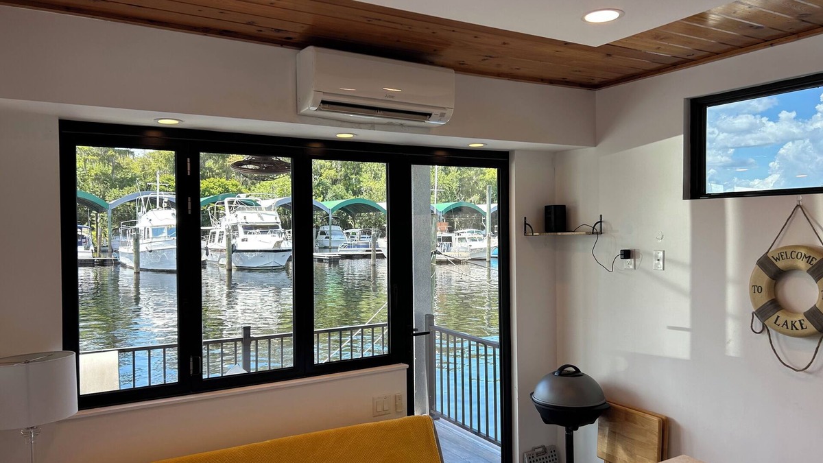 Sanford Boat Rental | Luxury Floating House - Boat Tree Marina on St. John’s River, Sanford