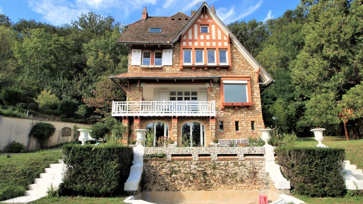Saint-Remy-les-Chevreuse Villa | Luxury house nestled in wood for a unique experience