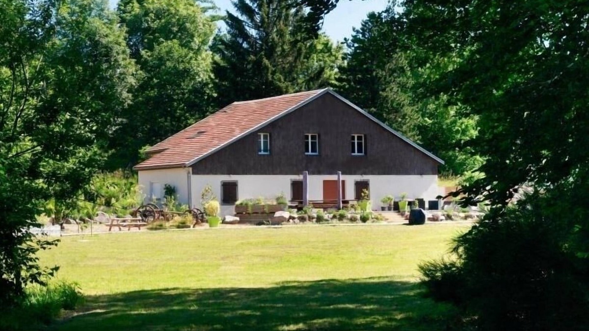 Saulxures-sur-Moselotte Cottage | Luxury Vosgian Farmhouse: Sauna, Jacuzzi, Games, Spacious Terrace, Pet-Friendly, Sleeps 16