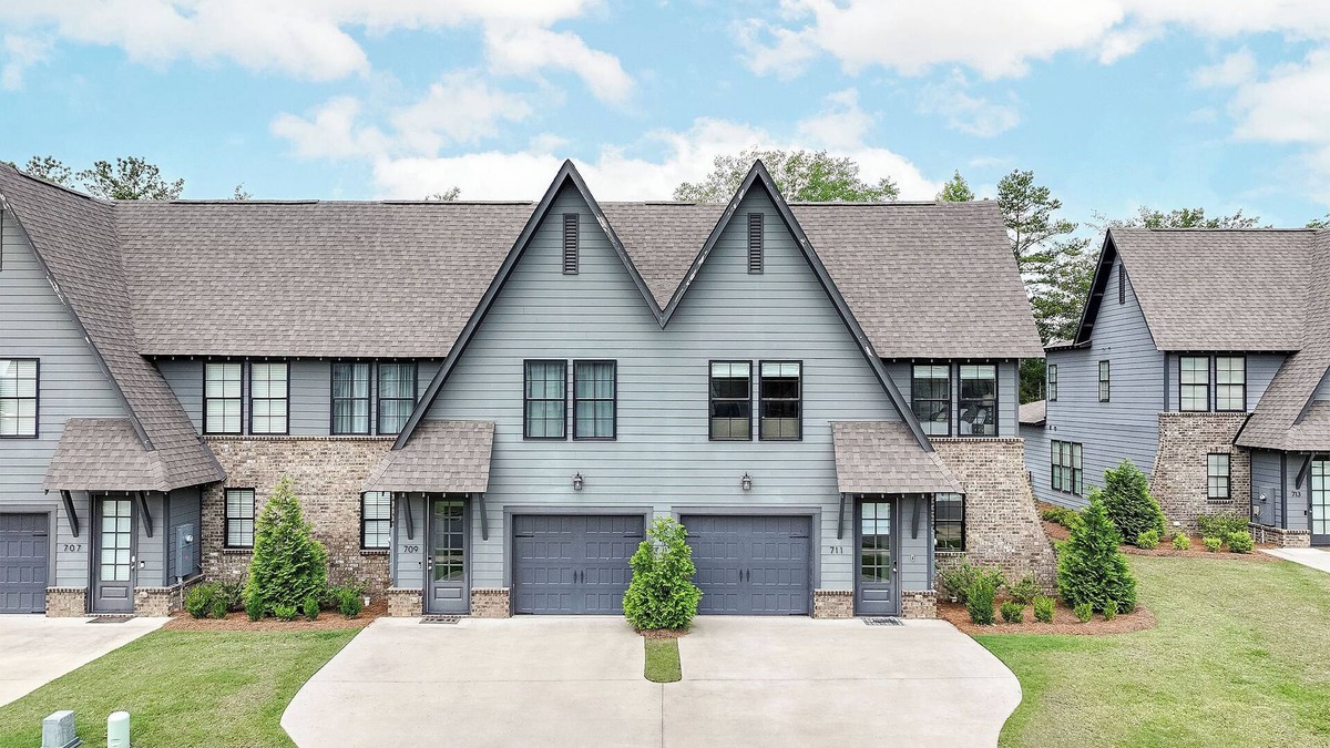 Auburn - Opelika House | Luxury Gameday Townhome at Auburn Airport 4 bedroom/3 1/2 bath End unit