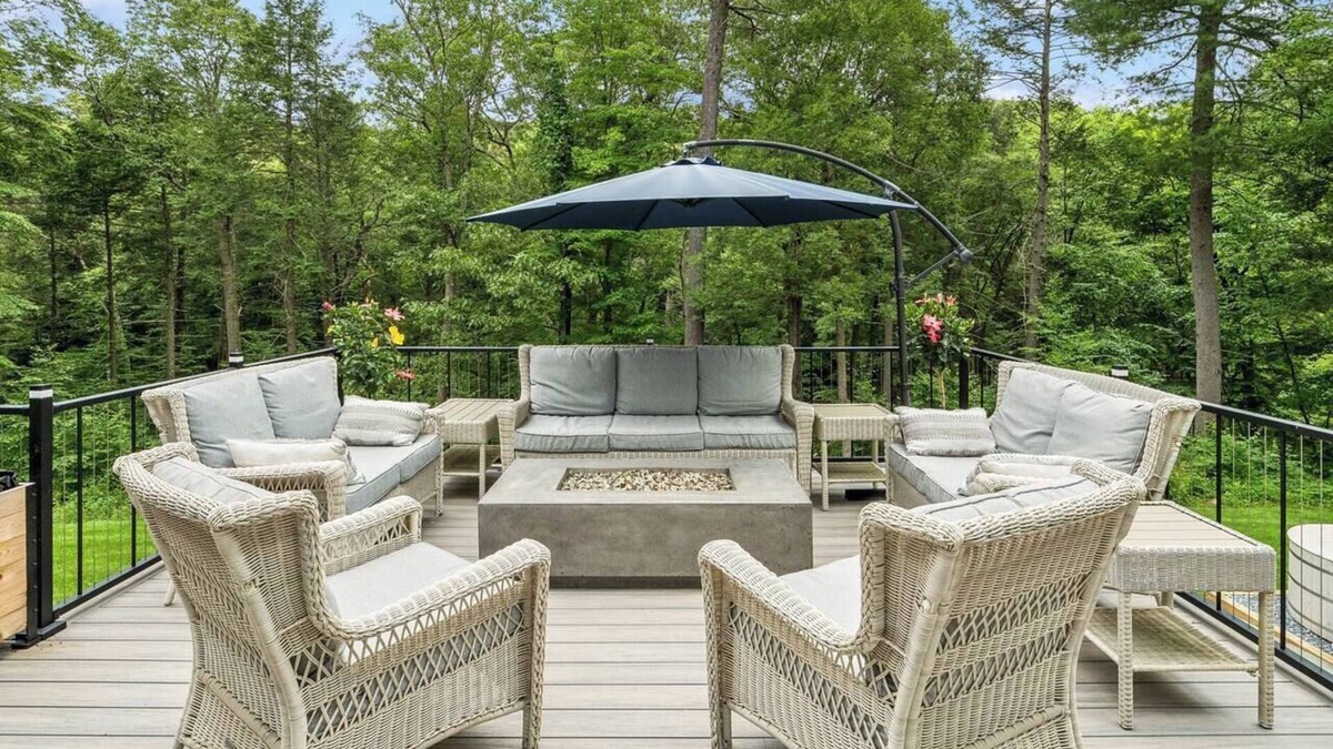 Garrison House | Luxury Garrison Retreat | Chef's Kitchen & Hot Tub